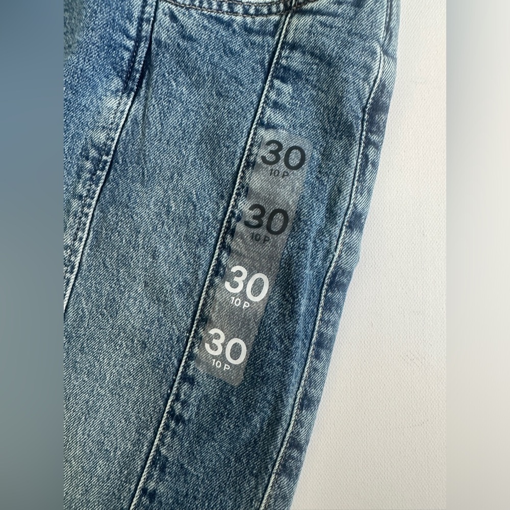 NWT- Gap 90’s Loose Low Rise - Straight Leg - Mid Wash Denim - Size 30/10P - Picture 5 of 12